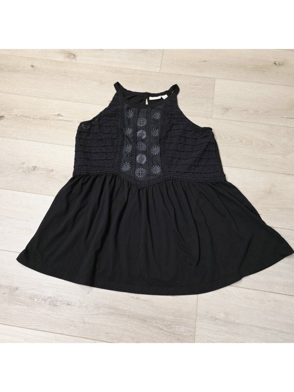 LOGO Lavish Floral Hippie Boho Embroidered Flowy Black Eyelet Tank Top Sz M